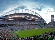 字母哥连续二十场比赛得分超过败北，快船不断突破！观众掌声雷动